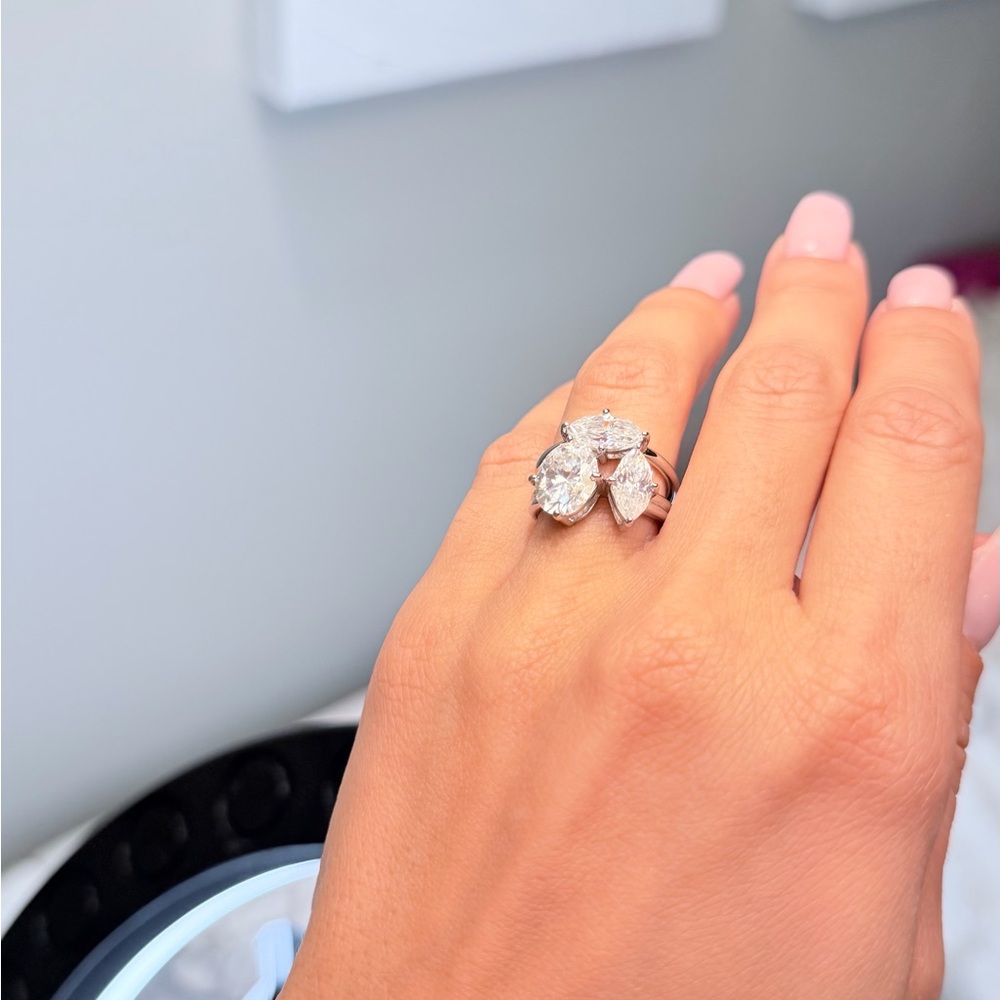 Three Stone Cubic zirconia Ring, 925 Sterling Silver Size 5 - new no tags